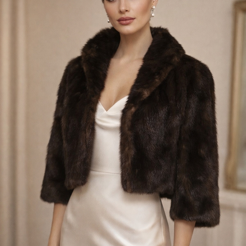 Elegant Cropped Mink Jacket